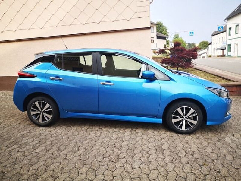 Nissan Leaf 40 kWh Acenta Allwetterreifen Navi + 4 Kameras Sitzheizung