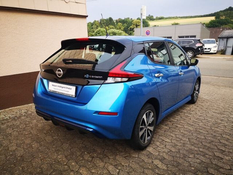 Nissan Leaf 40 kWh Acenta Allwetterreifen Navi + 4 Kameras Sitzheizung