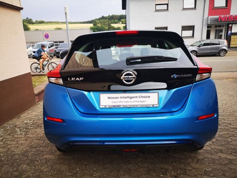 Nissan Leaf 40 kWh Acenta Allwetterreifen Navi + 4 Kameras Sitzheizung