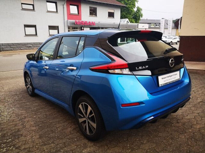 Nissan Leaf 40 kWh Acenta Allwetterreifen Navi + 4 Kameras Sitzheizung