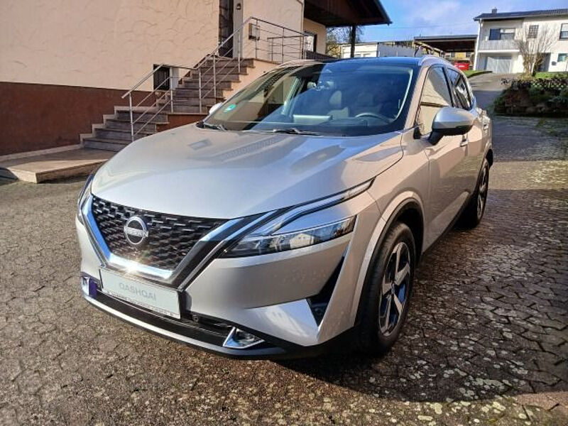 Nissan Qashqai 1.3 DIG-T 6MT N-Connecta Navi+4 Kameras