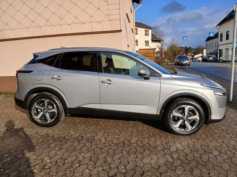 Nissan Qashqai 1.3 DIG-T 6MT N-Connecta Navi+4 Kameras